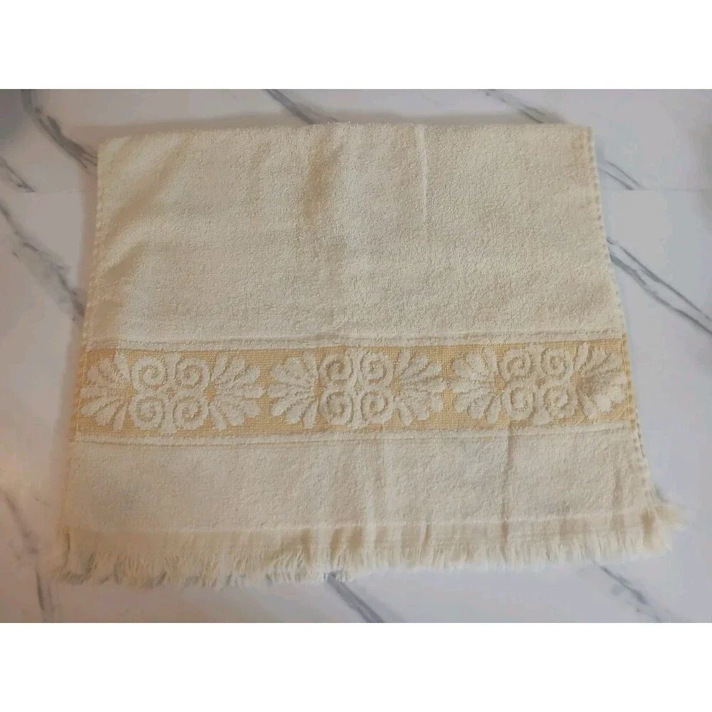 Vintage  Cannon Monticello Hand Towel Yellow Sculpted Fringe